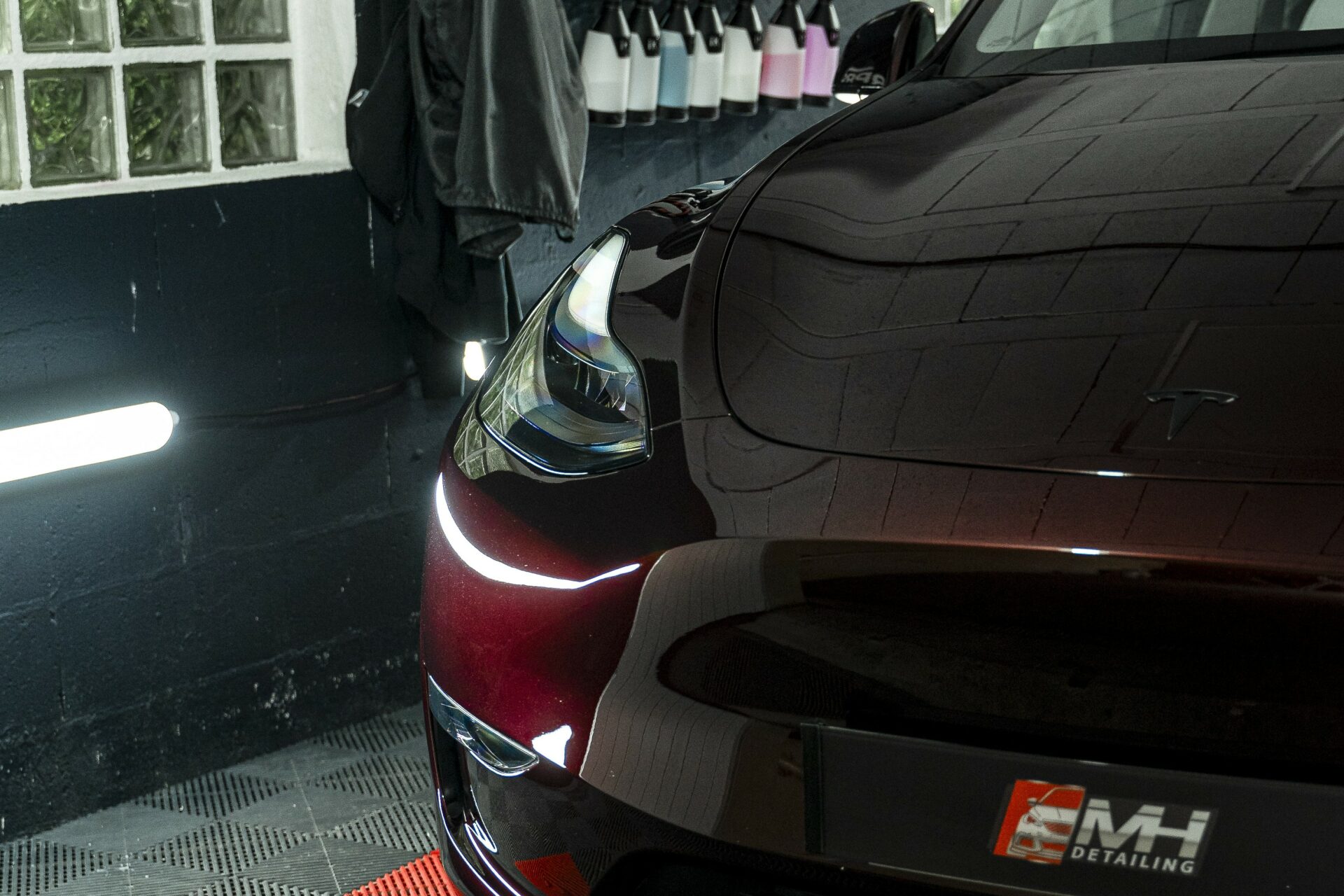 Protection PPF sur Tesla Model Y Performance neuve : préserver la peinture Midnight Cherry Red